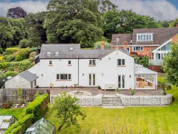 4 bed Detached House To Let