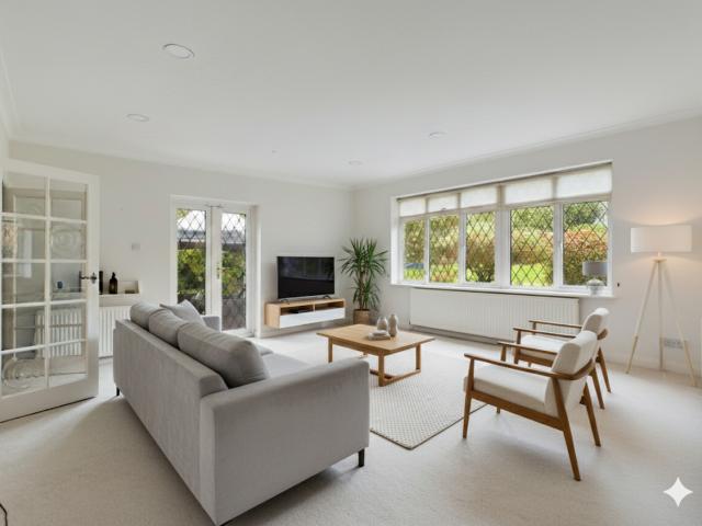 4 bed Detached House To Let