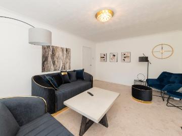 4 bed Detached House To Let