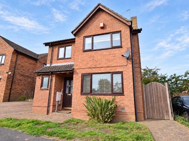 4 bed Detached House To Let