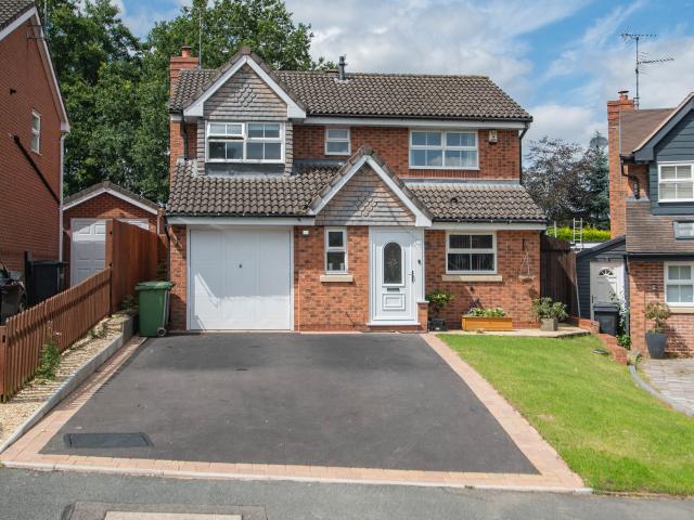4 bed detached house to rent in Moorcroft Gardens, Redditch, B97
