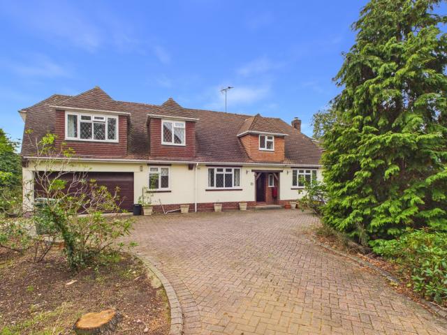 4 bed detached house to rent in Chestnut Road, Redditch, B96