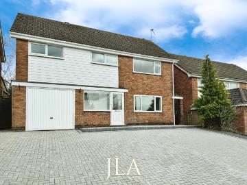 4 bed detached house to rent in Harefield Avenue, Leicester