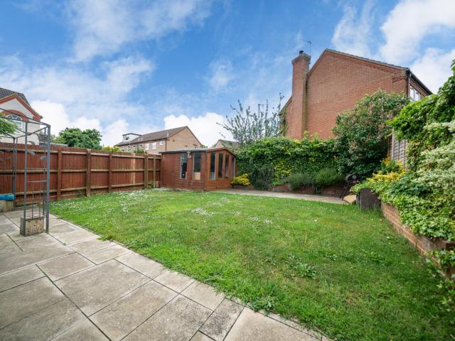 4 bed detached house to rent in Jasmin Way, Hemel Hempstead, HP1 | Squire Estates Estate Agents Hemel Hempstead