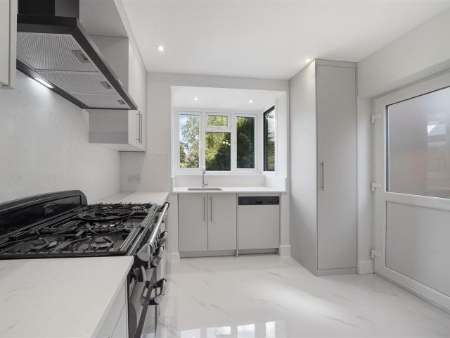 4 bed detached house to rent in Littleton Road, Harrow | Daniels Estate Agents