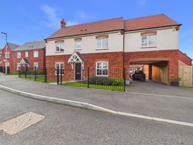 4 BED Detached house To rent