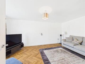 4 BED Detached house To rent