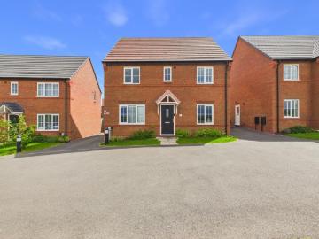4 BED Detached house To rent