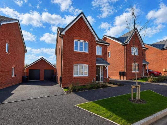4 BED Detached house To rent