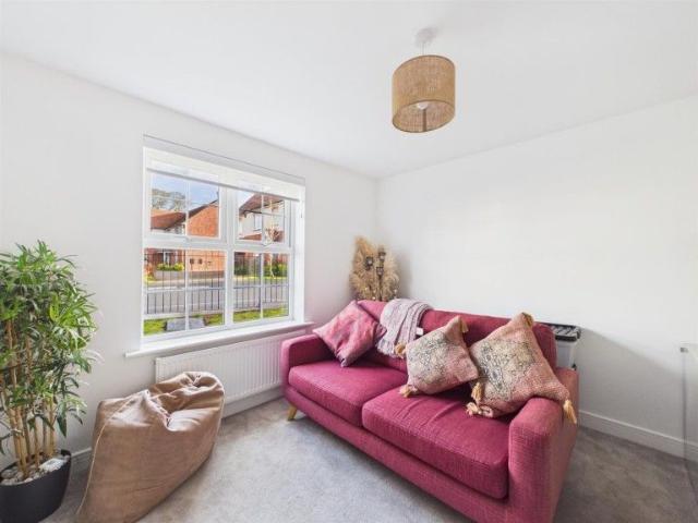 4 BED Detached house To rent