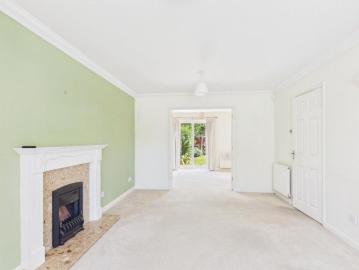 4 BED Detached house To rent