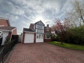 4 BED Detached house To rent