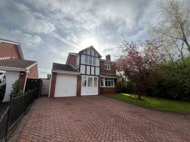4 BED Detached house To rent
