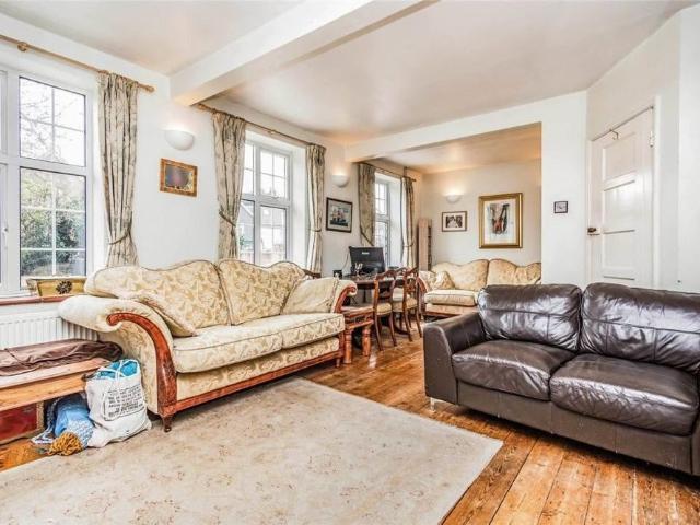 4 Bed Detached House, Cressingham Road, RG2