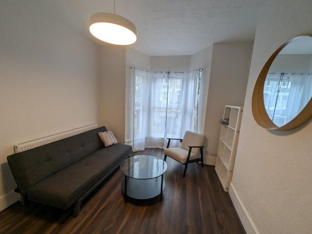 4 Bed Detached House, Glenwood Road, N15