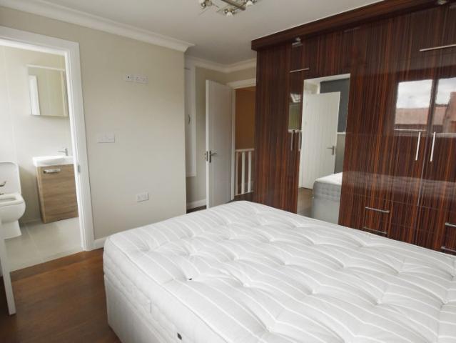 4 bed Ealing Broadway house, bills & parking inc