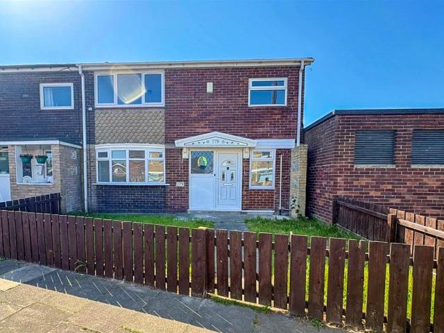 4 bed end of terrace house to rent in Masefield Drive, South Shields, NE34