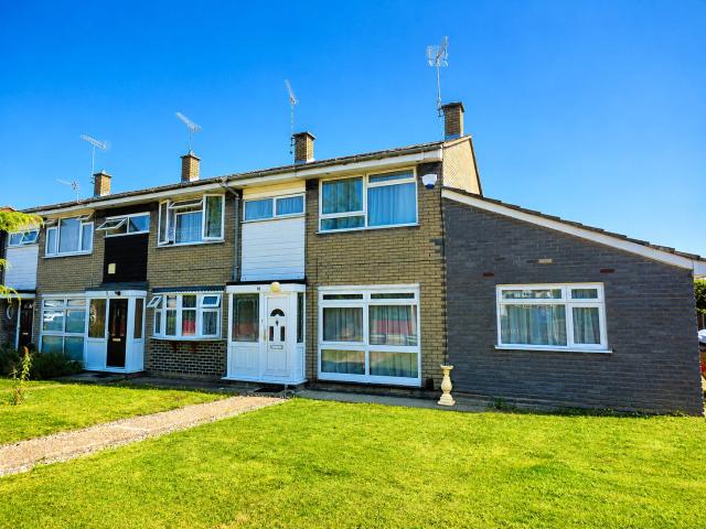 4 bed end of terrace house to rent in Hendon Close, Wickford, Essex, SS12