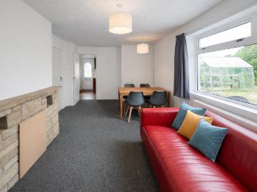 4 Bed End of Terrace House to rent