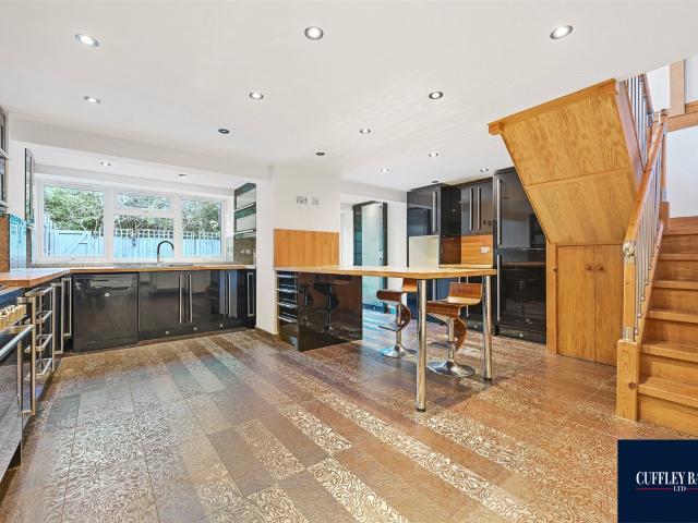 4 bed End Terrace House for Rent