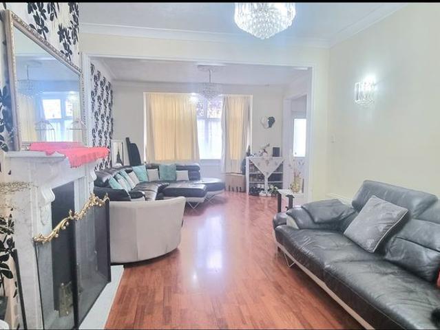 4 Bed End Terrace, Icknield Drive, IG2