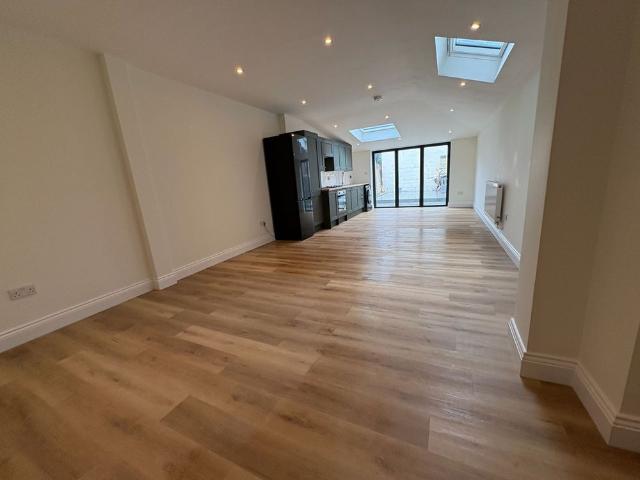 4 Bed End Terrace, Oval Road, CR0
