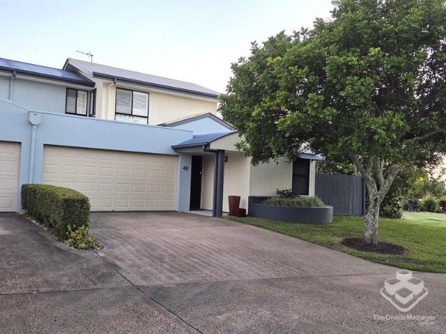 4 bed executive unit in very popular complex close to beach