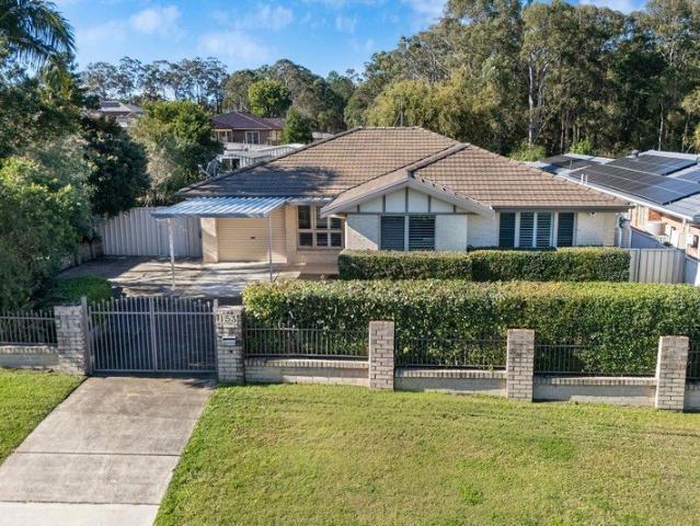 4 Bed Family Home on 1/4 Acre Block, Close to Shops & Station