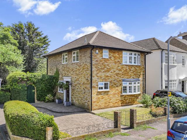 4 Bed For Sale in Southend on sea