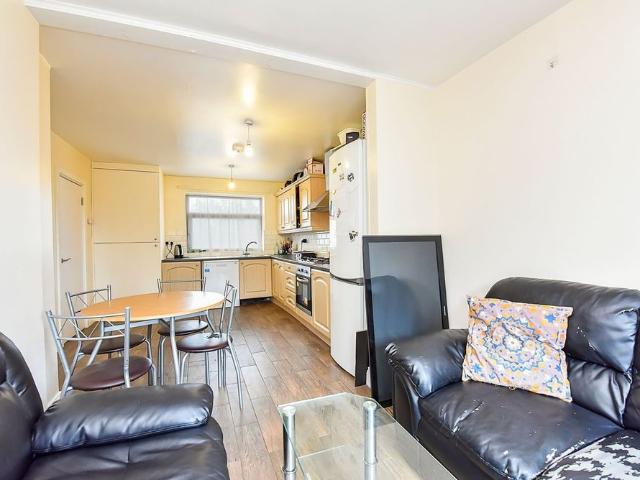 4 Bed Flat, Mollis House, E3