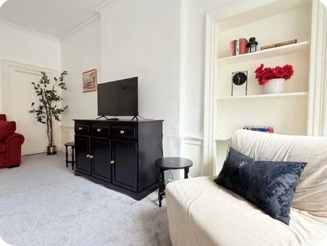 4 Bed Flat, Montague St, EH8