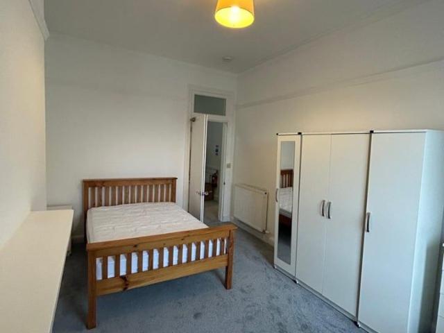 4 Bed Flat, Morningside Road, EH10