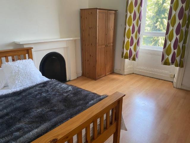 4 Bed Flat, Morningside Road, EH10