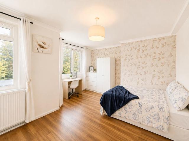 4 Bed Flat near Queen Mary