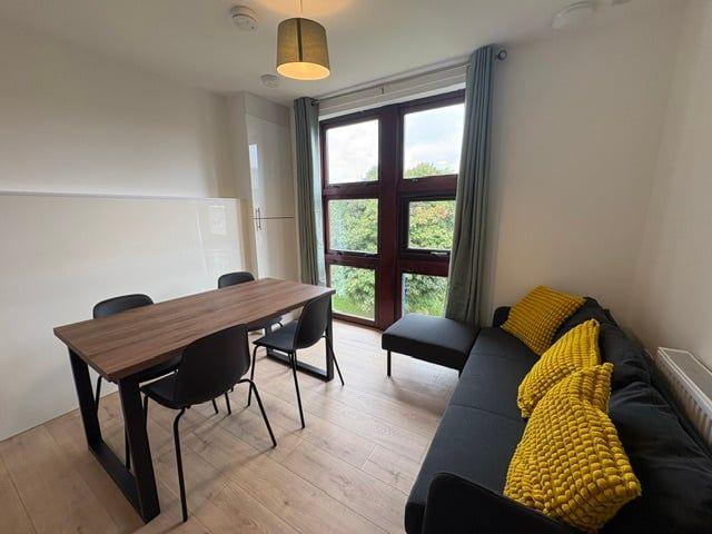 4 Bed Flat, Old Rutherglen Road, G5