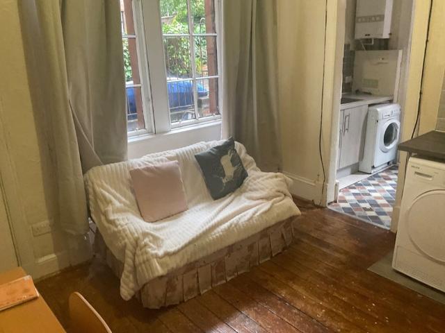 4 Bed Flat, Cranworth St, G12