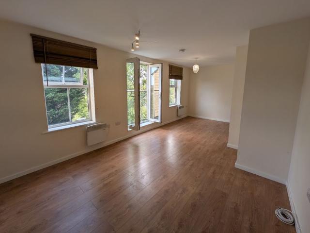 4 Bed Flat, Daniel Hill Mews, S6