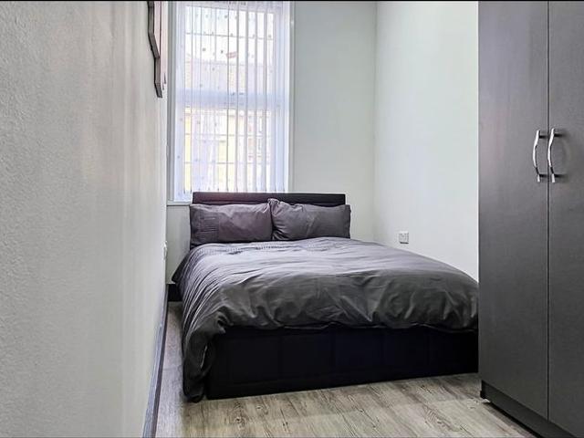 4 Bed Flat, Ealing Road, HA0
