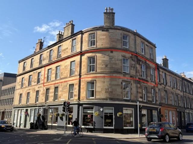 4 bed flat for rent in Newington