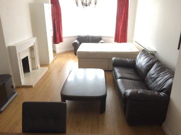 4 Bed Flat FOR RENT
