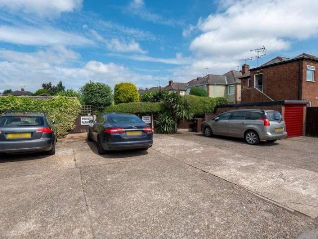 4 bed flat for sale