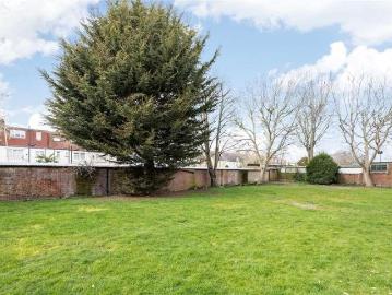 4 bed flat for sale
