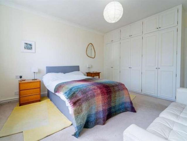 4 bed flat for sale
