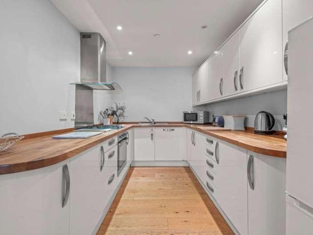 4 bed flat for sale