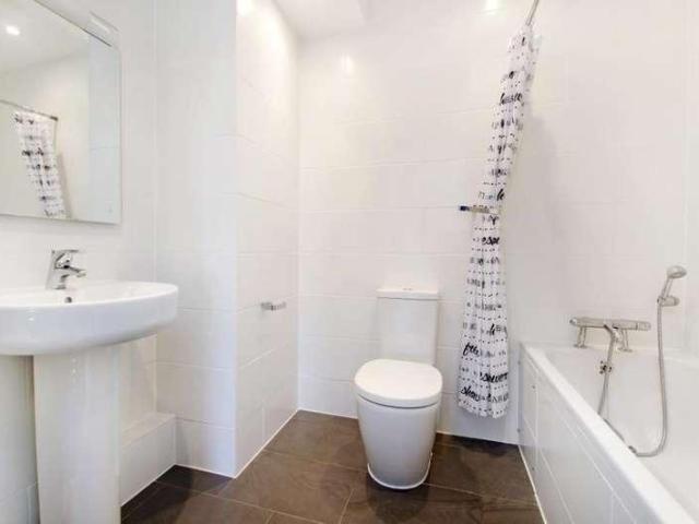 4 bed flat for sale