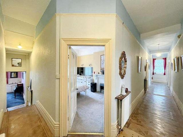 4 bed flat for sale