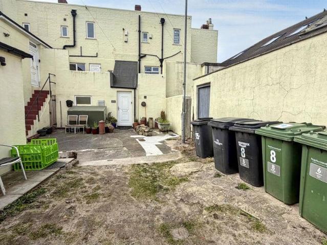 4 bed flat for sale