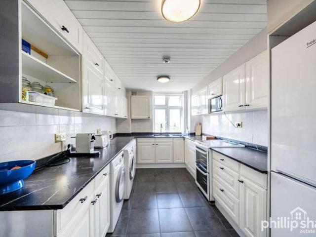 4 bed flat for sale