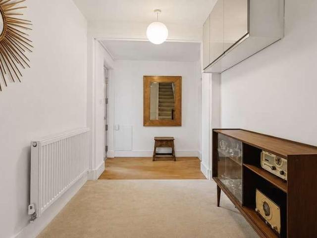 4 bed flat for sale