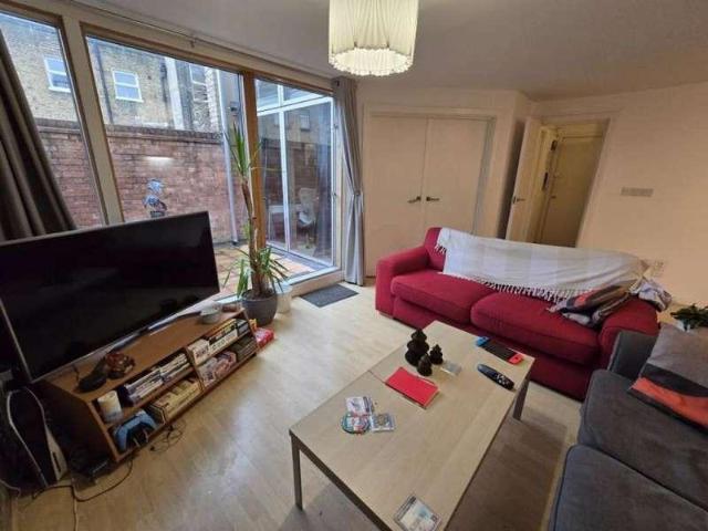 4 bed flat for sale